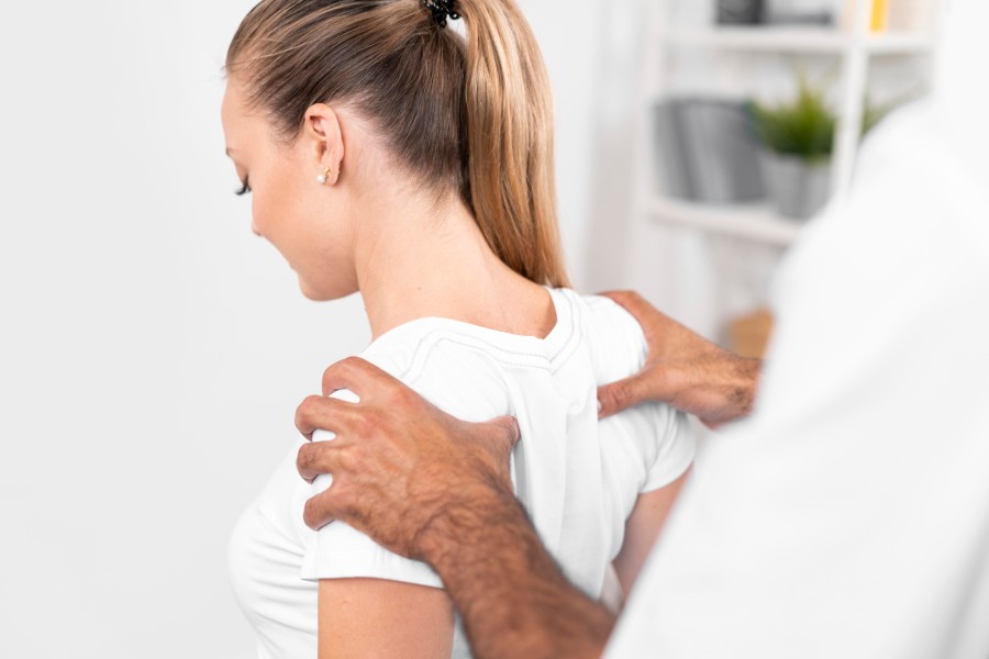 How Can You Choose the Best Chronic Back Pain Physiotherapy in Noida?