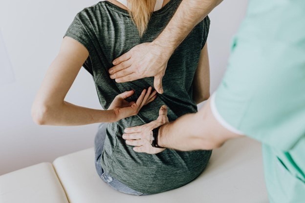 What Symptoms Indicate That Lower Back Pain Needs Medical Attention?